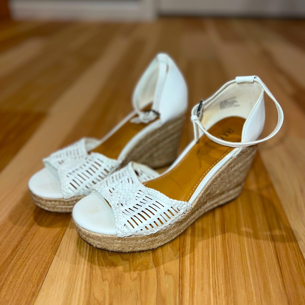 Cute white sandal wedge with strap